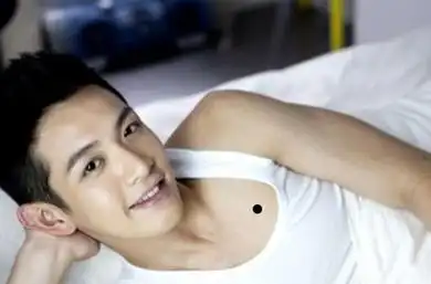 男人胸前有痣图解