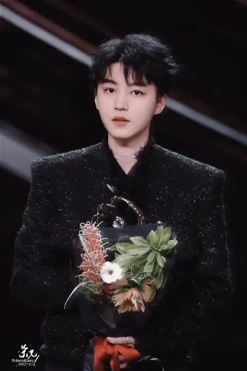 只为王俊凯#王俊凯超话230325 2022微博之夜 行程图包 高清共171p