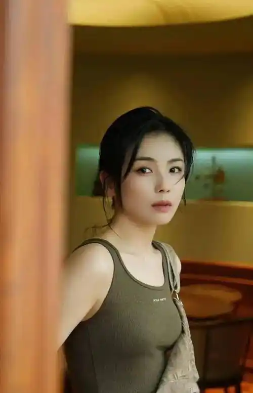 45岁刘涛写真曝光,这身材太顶了!完美丰腴让人羡慕不已!