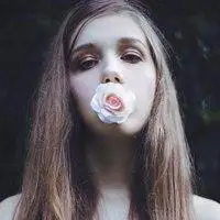 微信唯美手绘女生头像嘴中叼花点击鼠标右键下载