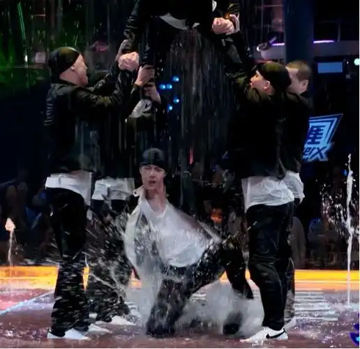 这就是街舞王一博水舞台太炸了张艺兴美中不足一博没脱