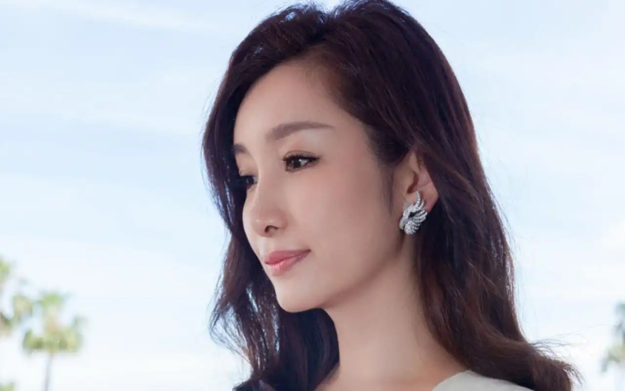 图集:分享实力派女星秦海璐高清壁纸,赶紧收藏吧!