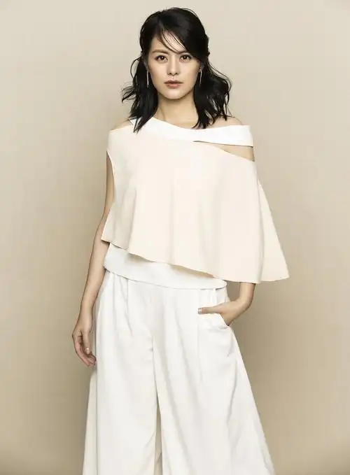 王力可最新写真曝光变身高冷御姐范吸睛