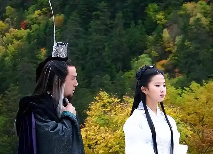 小龙女除失贞之外,金庸还给她写了一个污点,后来却也是不敢提及_杨过