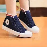 穿着高帮帆布鞋的女生头像_微信头像图片大全