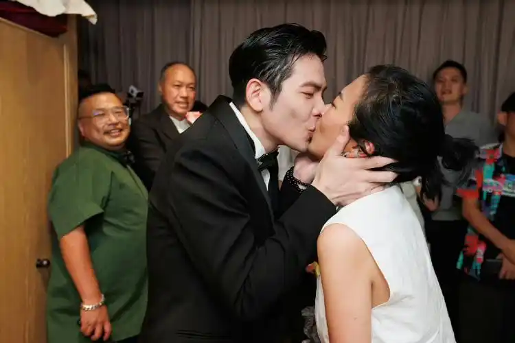 萧敬腾求婚画面曝光,周杰伦昆凌夫妇罕见现身,贾静雯衣着超抢镜