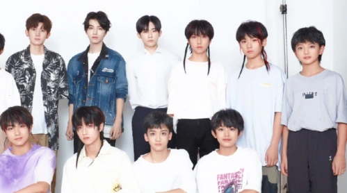 tfboys和三代师弟同框三人的脸太优越朱志鑫被指长得像王俊凯