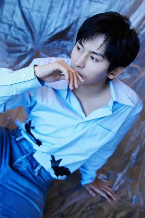 张哲瀚蓝色纯净大片