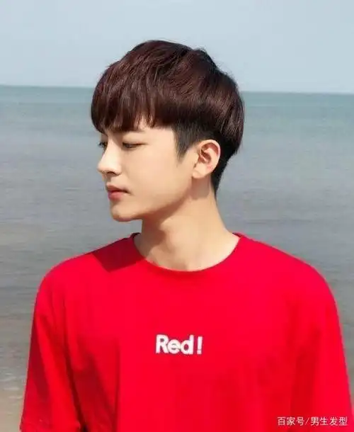 8款"高发际线"男生发型,修饰脸型,随便剪一款都能提升帅气