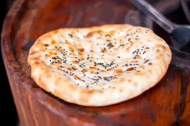 p>松溪火烧饼是一道美味可口的特色小吃,属于闽菜系.