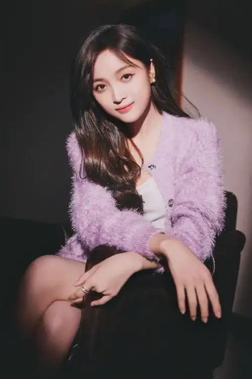 吴宣仪紫色香芋写真