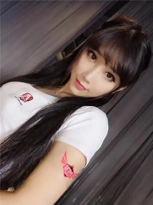 一起扒妹子:魔鬼身材狐狸酱,点燃国庆电竞周