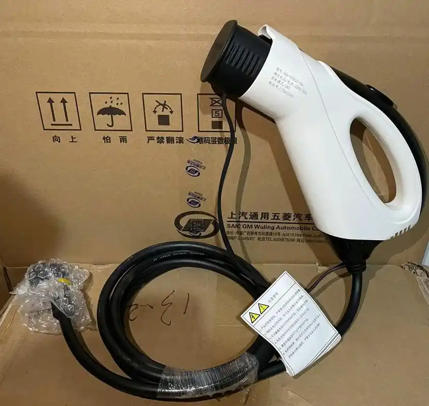 五菱 宝骏e100 e200 e300新能源车,全新宝骏充电器 全新全新全新 随车
