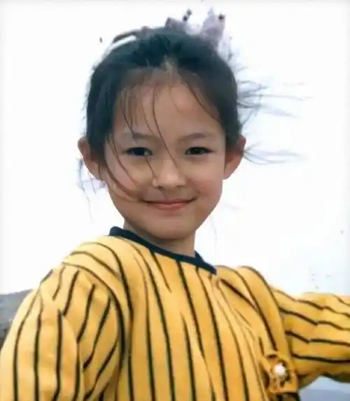 章子怡时隔24年,17岁旧照曝光,如今儿女双全颜值依旧在线_策划_照片