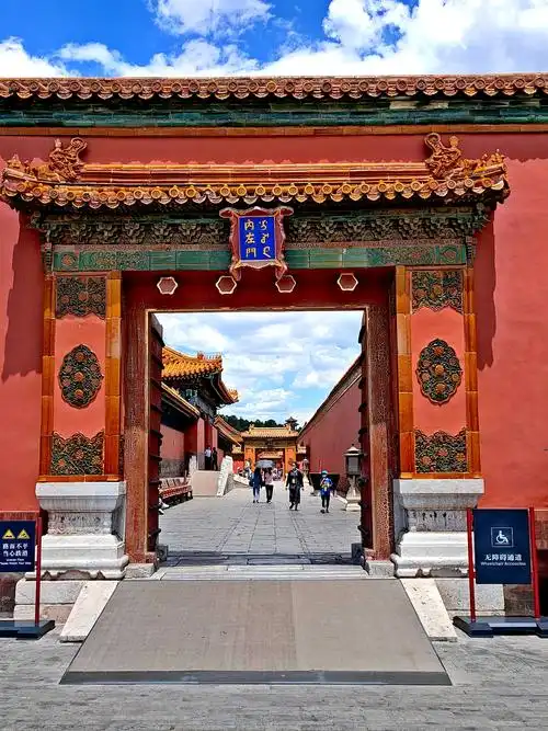 在做《印象紫禁城》时有许多难以割舍的内容,索性把这些内容梳