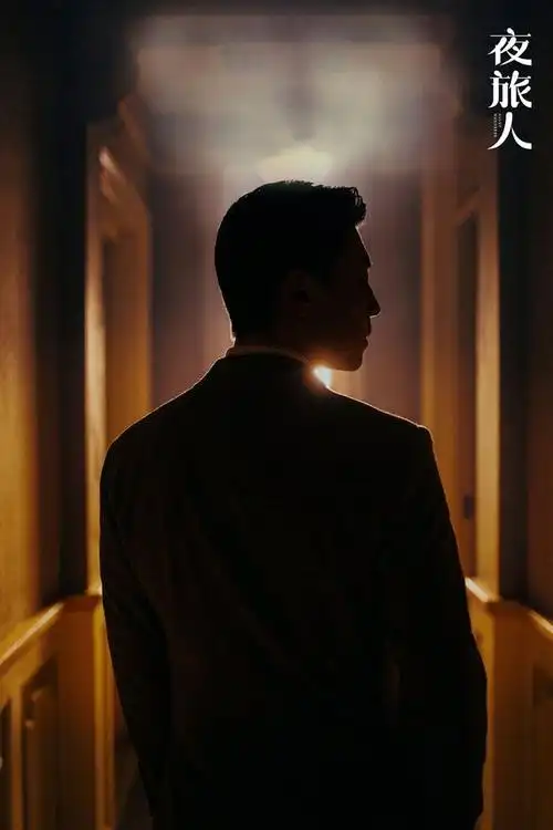 倪妮新剧夜旅人开机搭档邓伦演情侣同穿黑衣大长腿抢镜