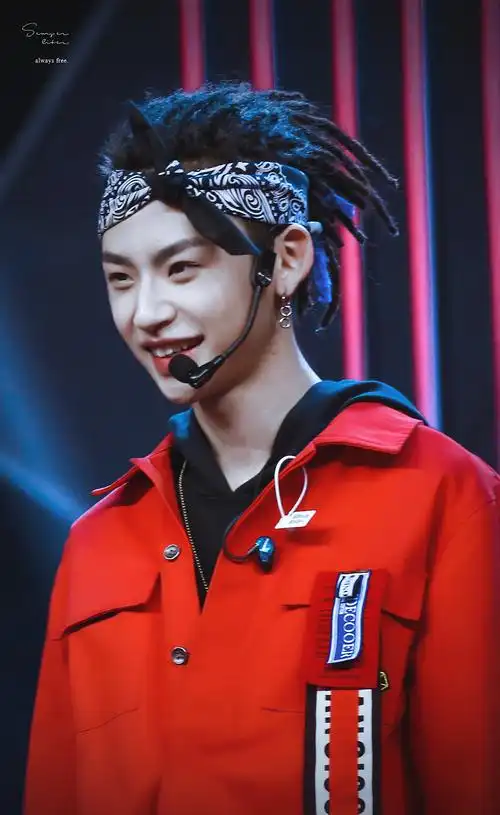 小鬼王琳凯七彩脏辫集合楼