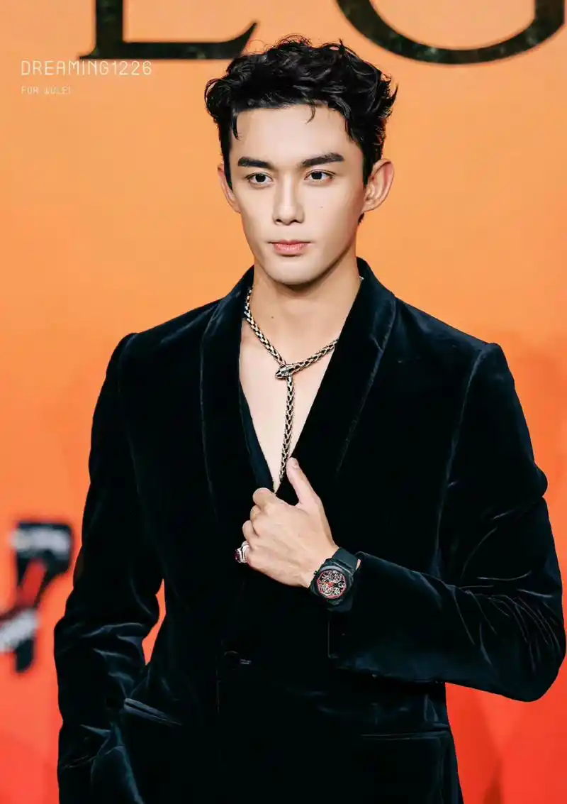 又是被吴磊帅到的一天!法式氛围大片又帅出了next level 啊啊啊啊啊!