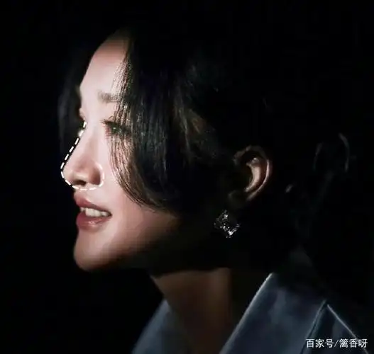 前几天周迅的新恋情又上了热搜,大家都在关注她的小男友,我却因为这个