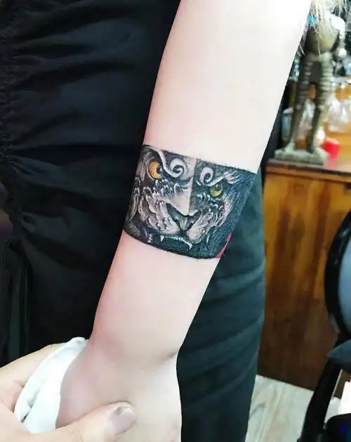 唐狮手环纹身图片_手臂新传统纹身图案