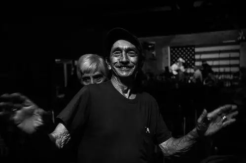 摄影师alexandradewez用黑白照片传达情感震颤人心