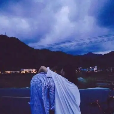 qq情侣头像小清新双人蓝天白云爱人相伴