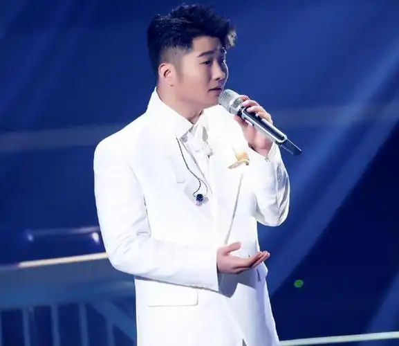 网红白小白参加浙江卫视节目录制,与沈腾,李晨等明星近距离接触