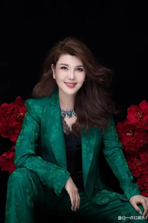 乌兰图雅新歌《花好月圆》甜蜜上线 祝福有情人终成眷属