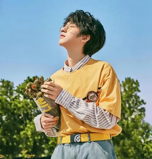 眼镜帅哥必须要有贺峻霖的位置,宝贝眼镜半永久吧_高清图集_新浪网