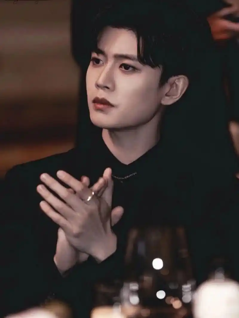 男明星那些让人心动的神图1 1~5任嘉伦   6~9肖战 这两位真是人间宝藏