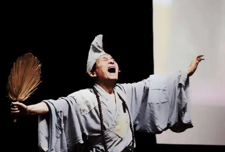 济公见大官要砍松树,写首妙诗,有水平有情商,对方读完后老实了