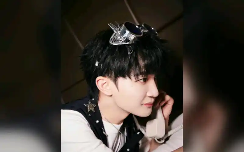 【周深】青岛凤凰音乐节飞行员装好帅气