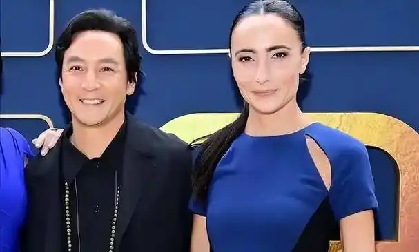 吴彦祖老婆个人资料介绍,吴彦祖罕见公开与太太lisa s合影,两人越长越