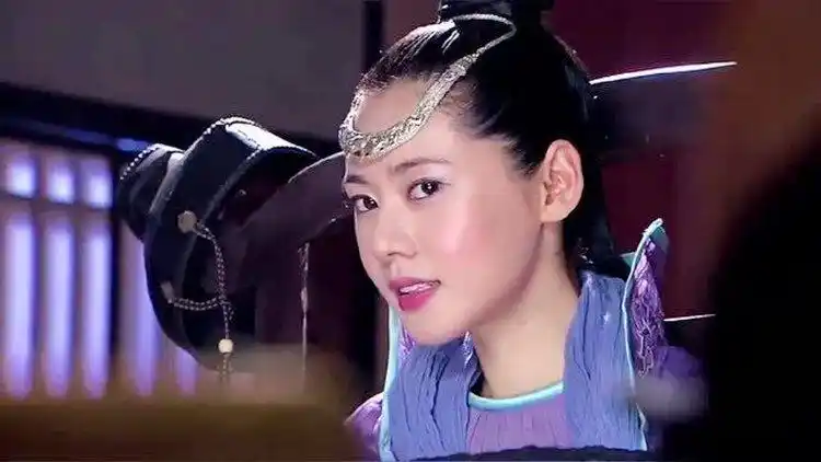 千万不要相信女人,尤其是这么漂亮的女飞贼