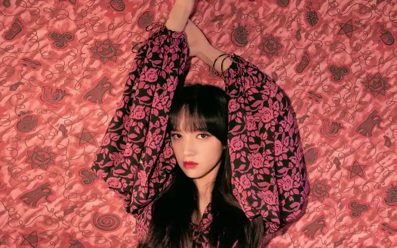 程潇清新甜美写真高清桌面壁纸 _ 图片网