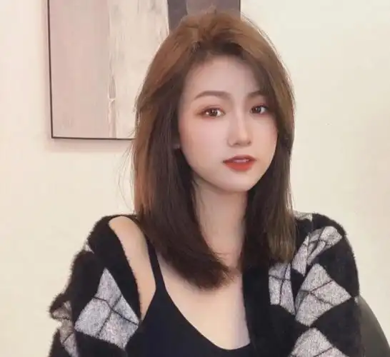 气质百搭中发八字刘海超级修饰脸型