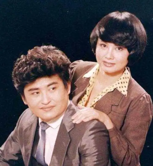 刘欢夫妇办家宴,吉克隽逸穿着暴露引反感,遭诸多网友抨击没教养