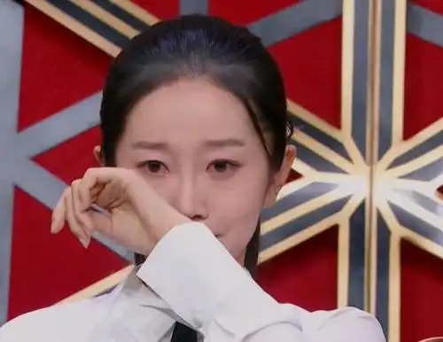 新一期《金牌喜剧班》上陈嘉男哭成了"泪人"一个