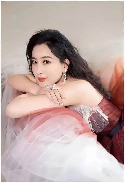 她已经是大龄剩女了,还喜欢给别人出头_李小璐_事件_资本