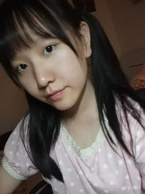 高中时素颜就好看的女生长大化妆后岂不是逆天吗