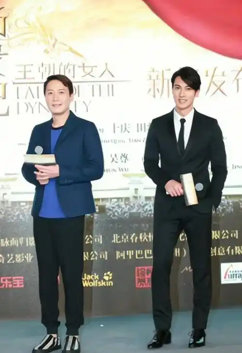 以前很多人都说胡歌的身高根本不是185,但是身高182的吴尊和他站在一