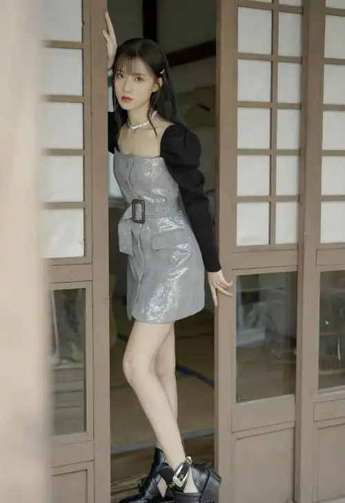 陈意涵银色抹胸裙性感写真图片29