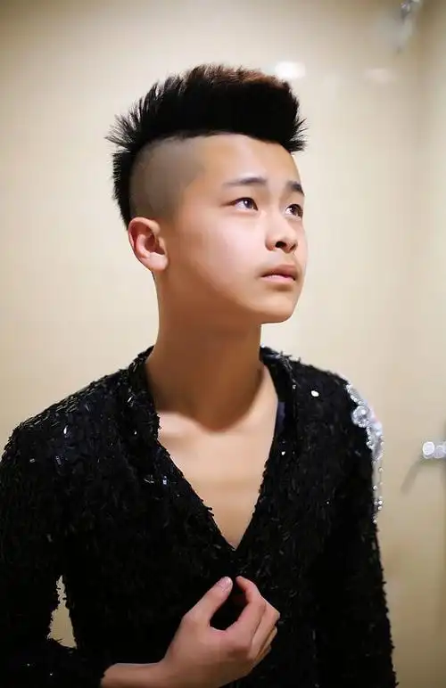 【转载】反串演员梁傲(小帅)