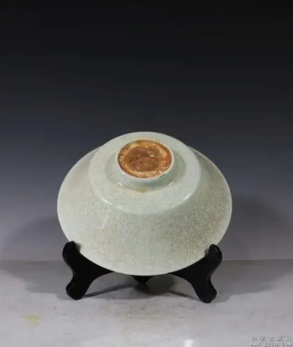 [藏品编号:20186060] 唐代越窑开片碗