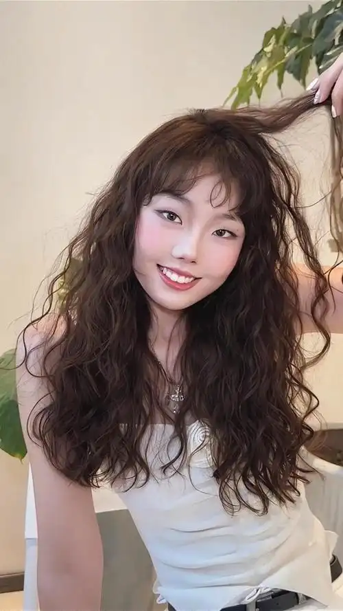 女发别乱剪,选这4种就对了,蓬松瘦脸真时尚|卷发|发型|脸型|挑染|波波