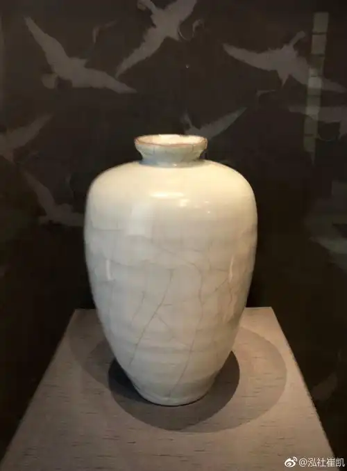 大英博物馆藏南宋官窑梅瓶 来自泓社崔凯 - 微博