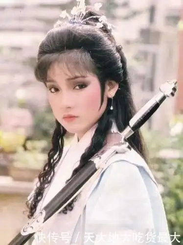 周润发与戚美珍 岳灵珊与令狐冲感情甚笃,可惜缘分太浅,林平之的出现