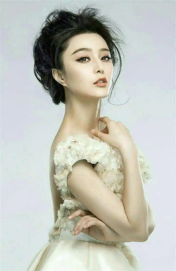 范冰冰空气刘海,这新造型差点看花眼了.重回少女时代嘛!