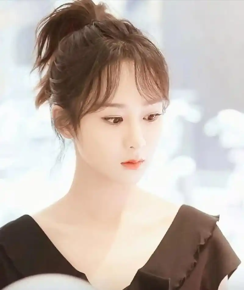 以前的《家有儿女》夏雪,现在的四小花旦杨紫