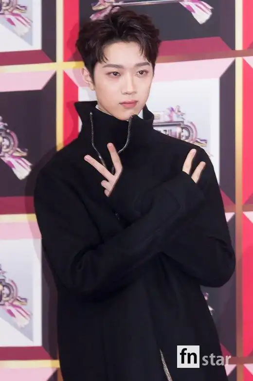 赖冠霖17年今日分享 唱跳男孩的心空时刻